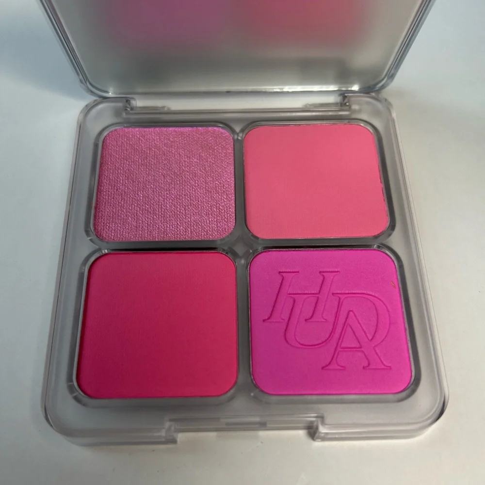 NWT🌷Huda Beauty Blush Filter Blurring Blushlighters Palette in “Baby Pink”